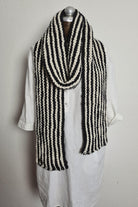 Schal Onyx, Strickmodell in einer weiteren Ansicht