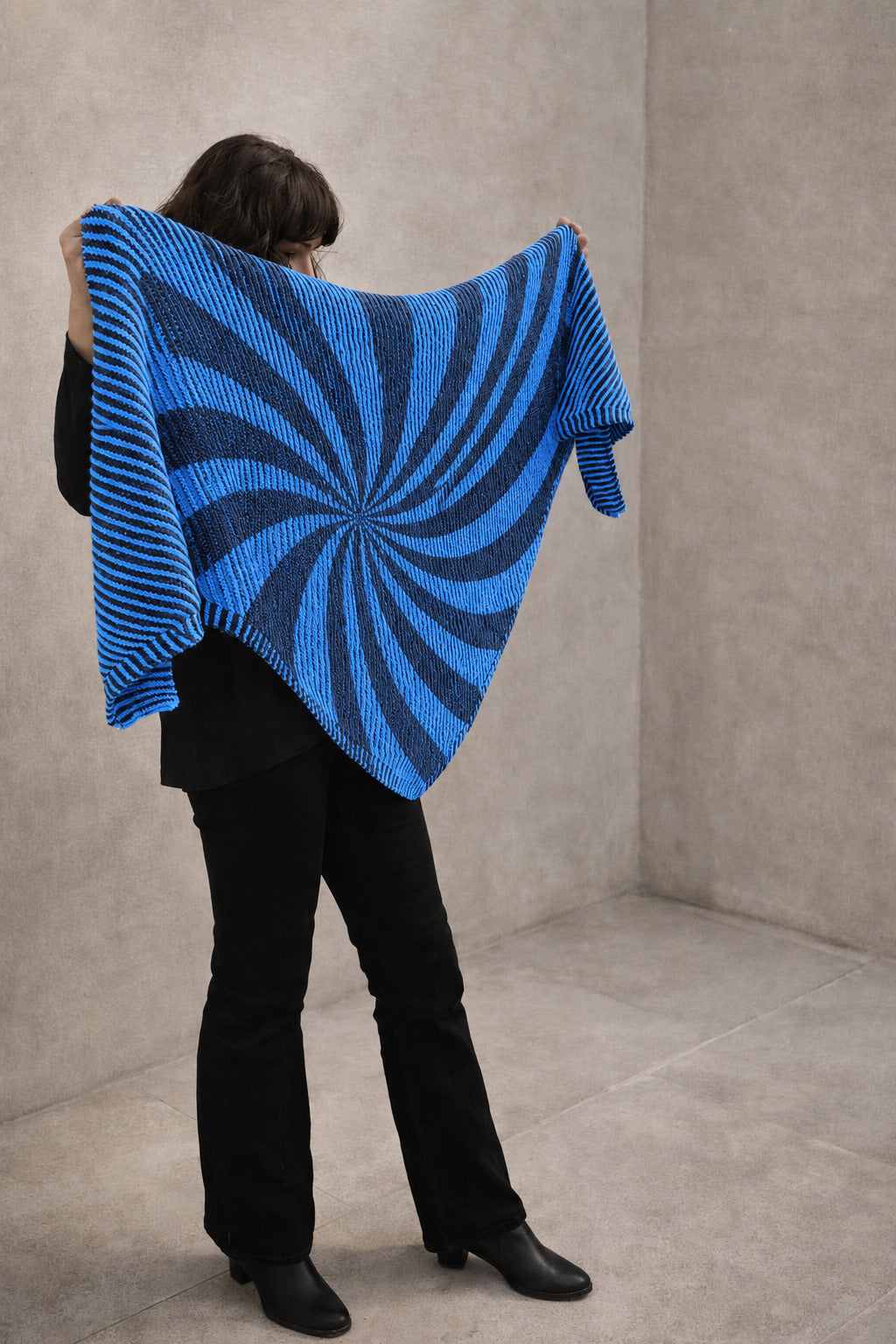 Tuch Lost - Spirale, Strickanleitung, seitwärts gestrickt, in Schattenstrick, Garn: Kremke The Merry Merino 140