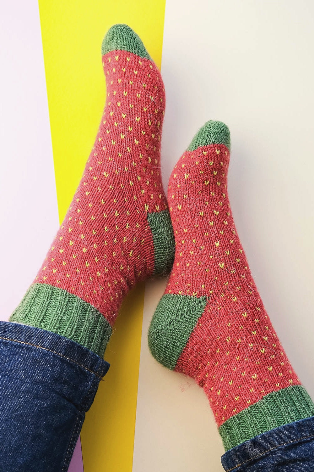 Socken Fruity Erdbeere, Strickmodell in einer weiteren Ansicht