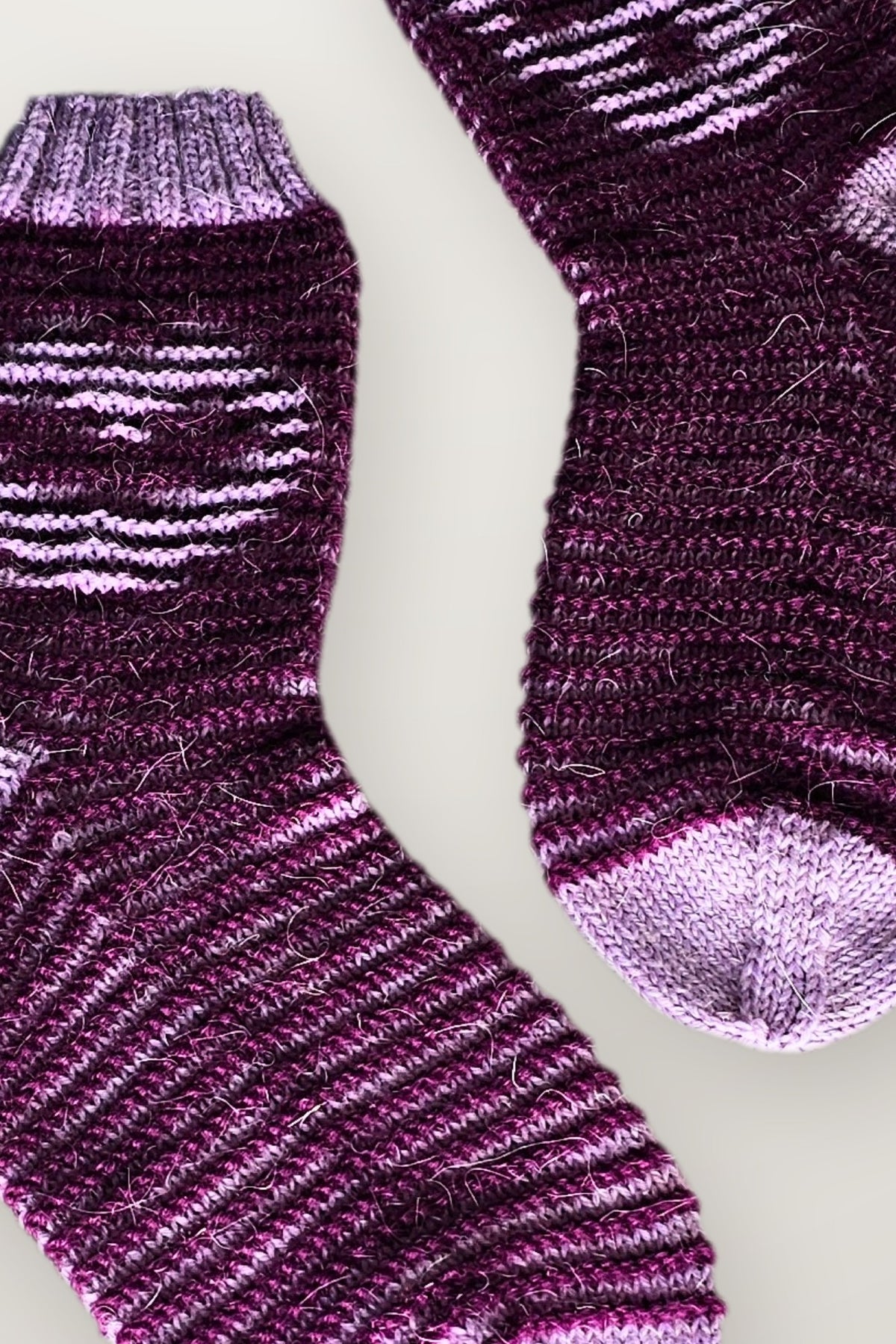 Socken Kissed By Death - Totenschädel & Kuss, Detail