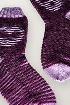 Socken Kissed By Death - Totenschädel & Kuss, Detail