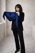 Strickset Nickituch Cobalt Wings: Strickanleitung und Wolle Kremke The Merry Merino 220, Schattenstrick-Nickituch