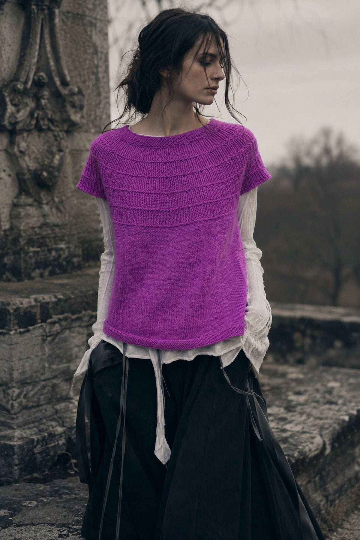 Strickset Pullover Secrets: Strickanleitung und Wolle Cowgirlblues Merino DK Solids, Rundpasse von oben