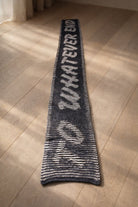 Strickset Schal To Whatever End: Strickanleitung und Wolle Kremke The Merry Merino 140, Schattenstrick-Schal