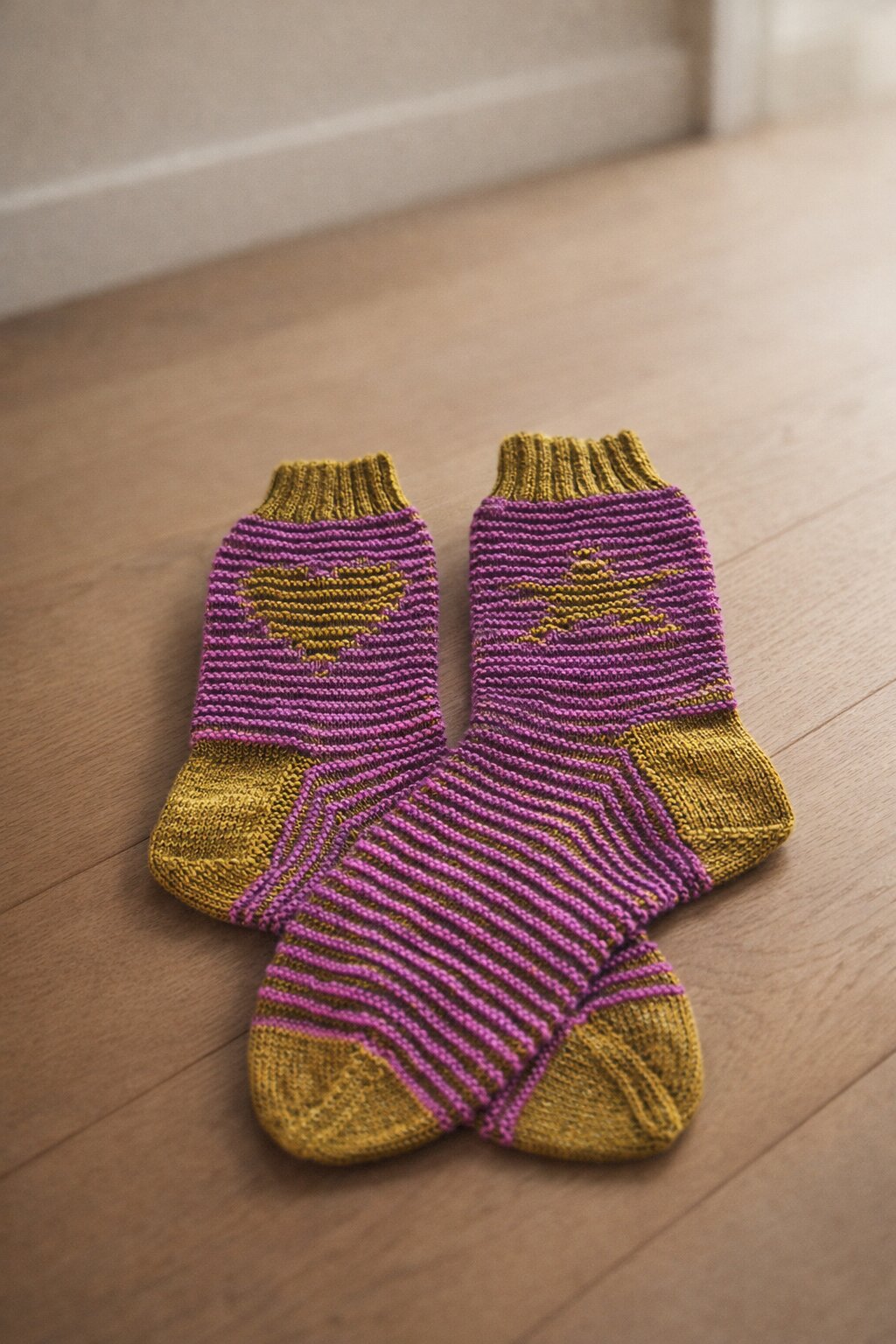 Strickset Socken Astral: Strickanleitung und Wolle Cowgirlblues Proper Sock, Schattenstrick-Socken