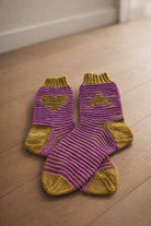 Strickset Socken Astral: Strickanleitung und Wolle Cowgirlblues Proper Sock, Schattenstrick-Socken