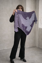 Strickset Tuch Ashen Wings: Strickanleitung und Wolle Kremke The Merry Merino 140, Schattenstrick-Tuch