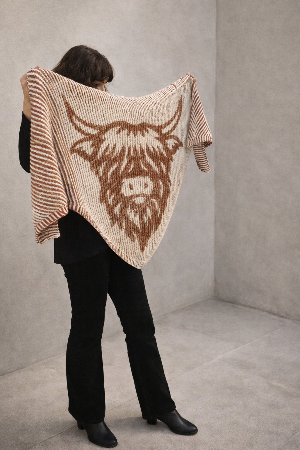 Strickset Tuch Bramble: Strickanleitung und Wolle Kremke The Merry Merino 140, Schattenstrick-Tuch