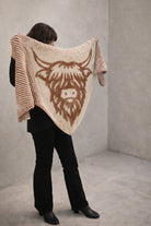 Strickset Tuch Bramble: Strickanleitung und Wolle Kremke The Merry Merino 140, Schattenstrick-Tuch