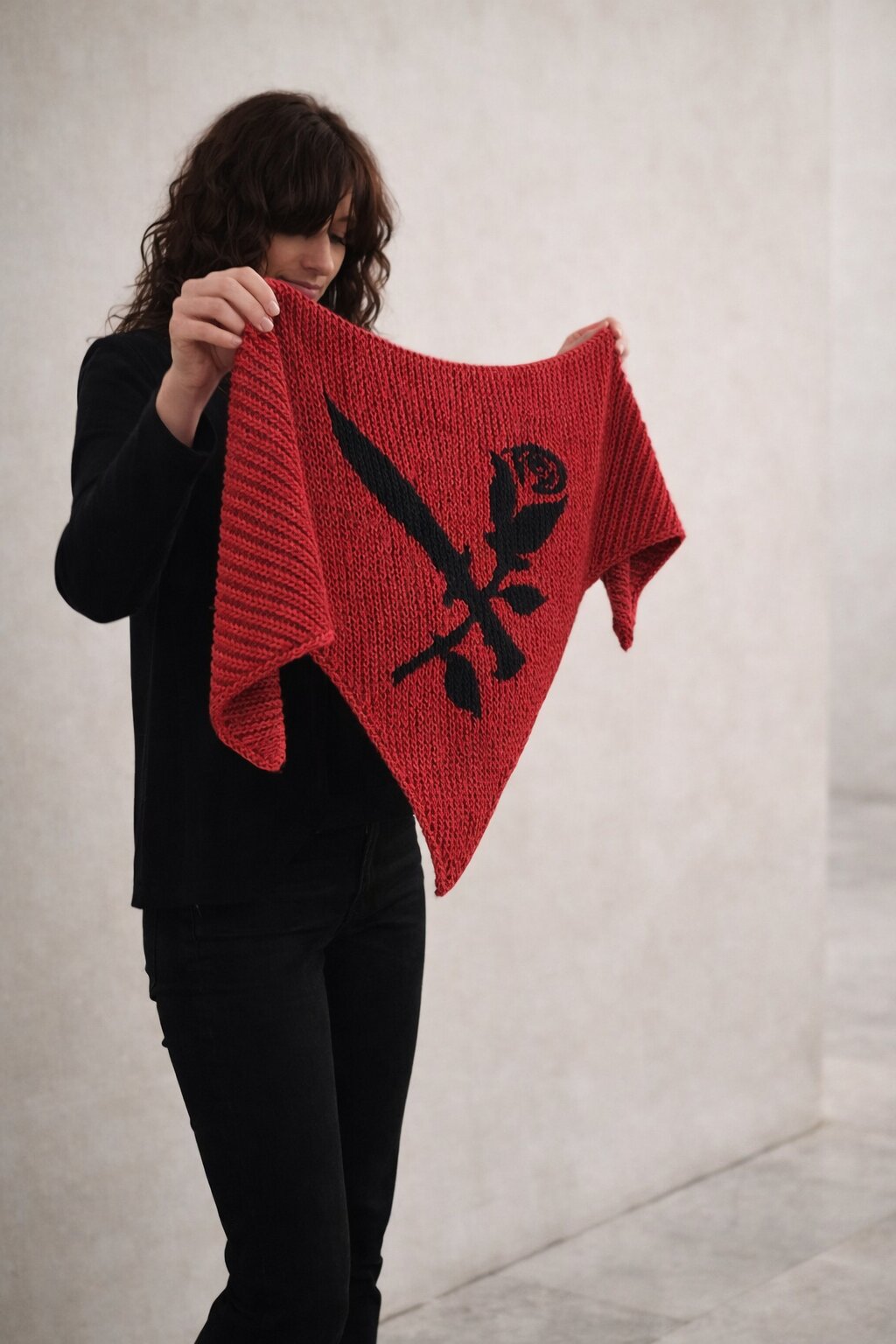 Strickset Tuch Claiming Destiny: Strickanleitung und Wolle Kremke The Merry Merino 140, Schattenstrick-Tuch