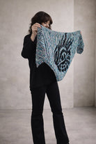 Strickset Tuch Gaze: Strickanleitung und Wolle Kremke The Merry Merino 140 und Manos del Uruguay Alegria Grande Farbverlauf, Schattenstrick-Tuch