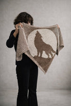 Strickset Tuch Silvarion: Strickanleitung und Wolle Kremke The Merry Merino 140, Schattenstrick-Tuch