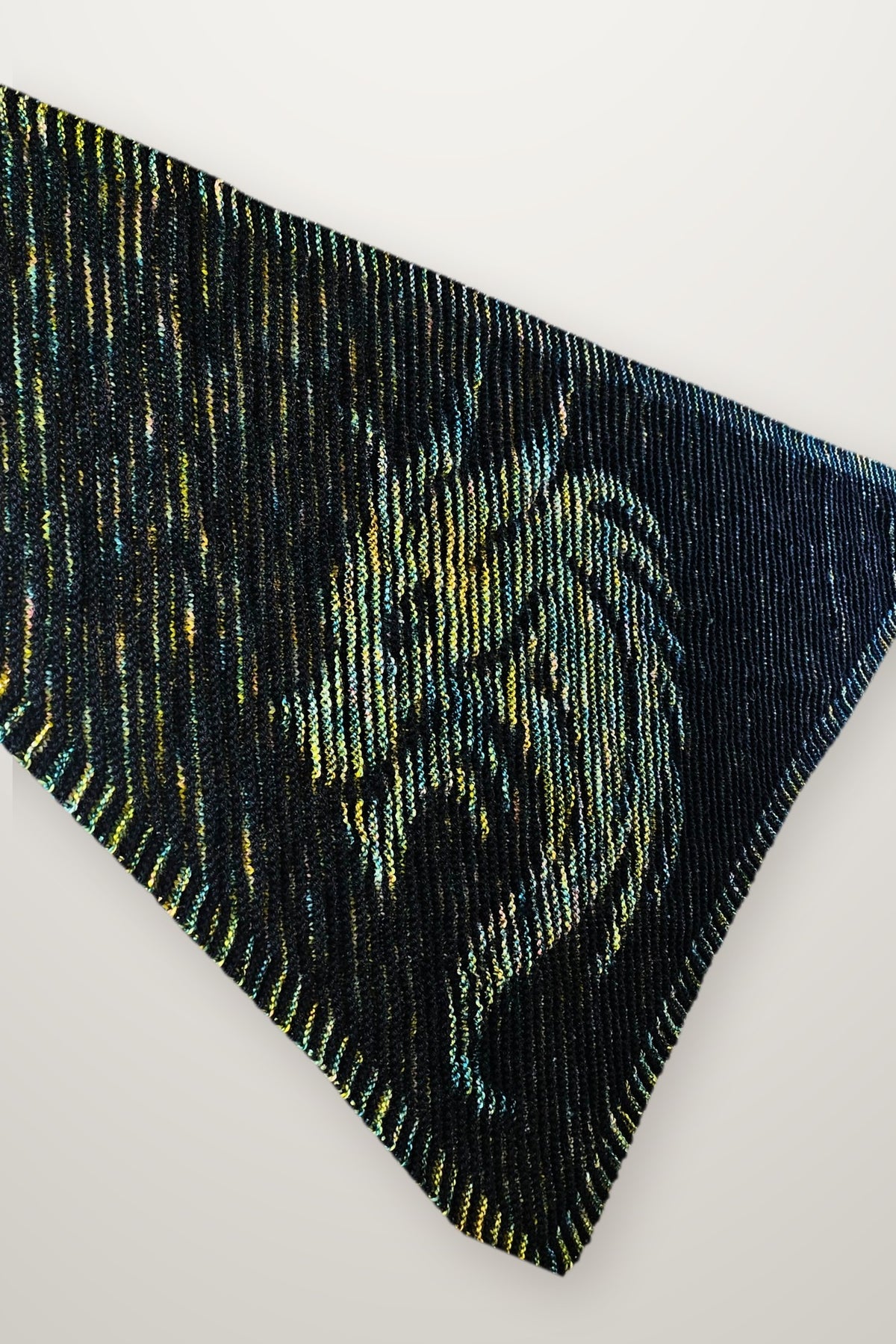 Tuch Buried Fire - Drache, Strickmodell in einer weiteren Ansicht