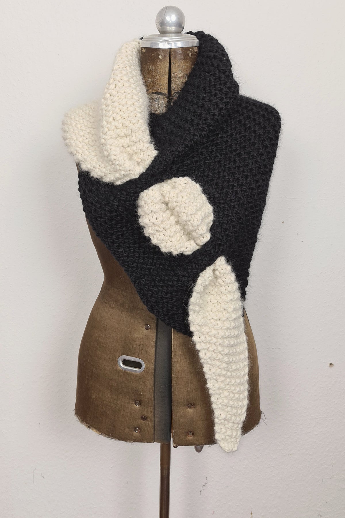 Tuch Cinder, Strickmodell in einer weiteren Ansicht