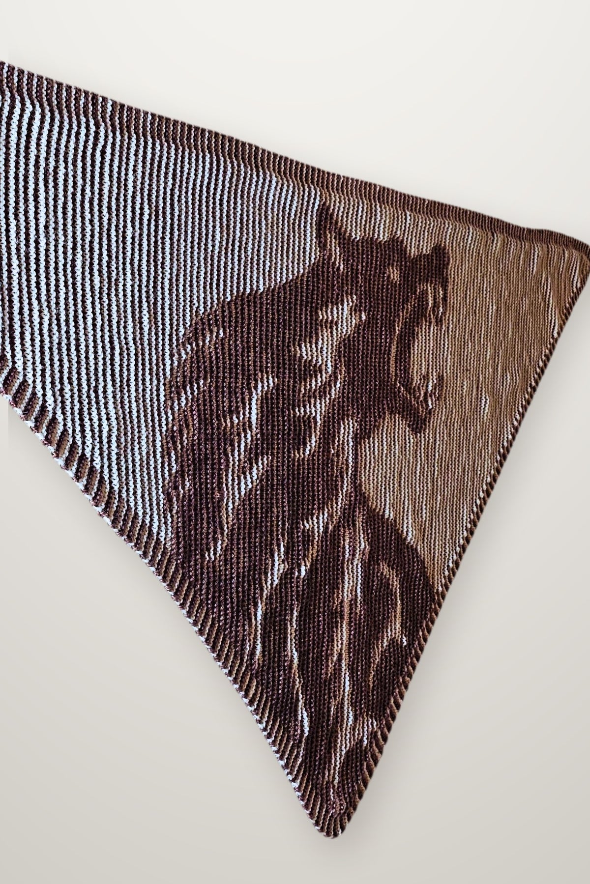 Tuch Darkling - Wolf, Strickmodell in einer weiteren Ansicht