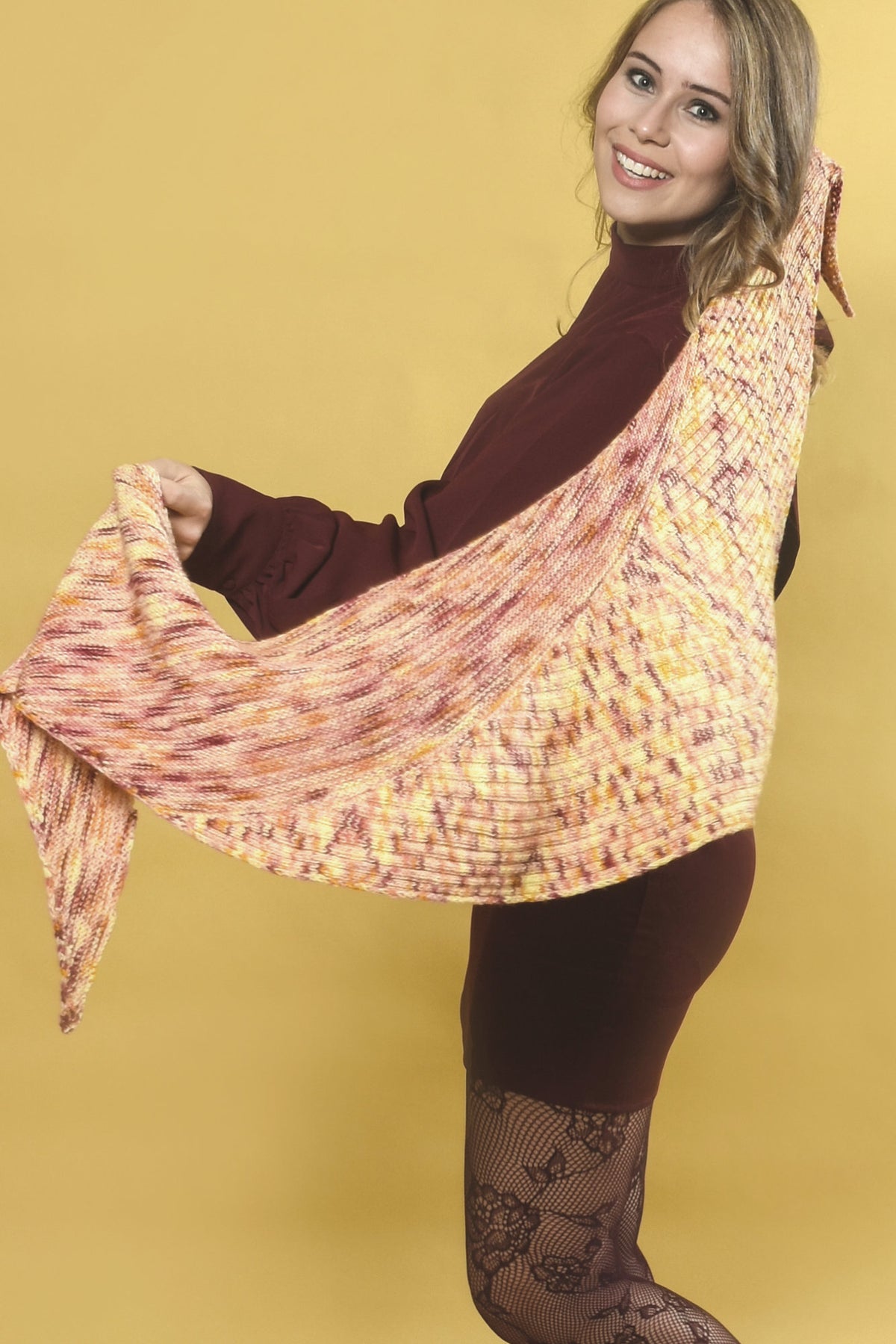 Tuch Löwe, Strickmodell in einer weiteren Ansicht