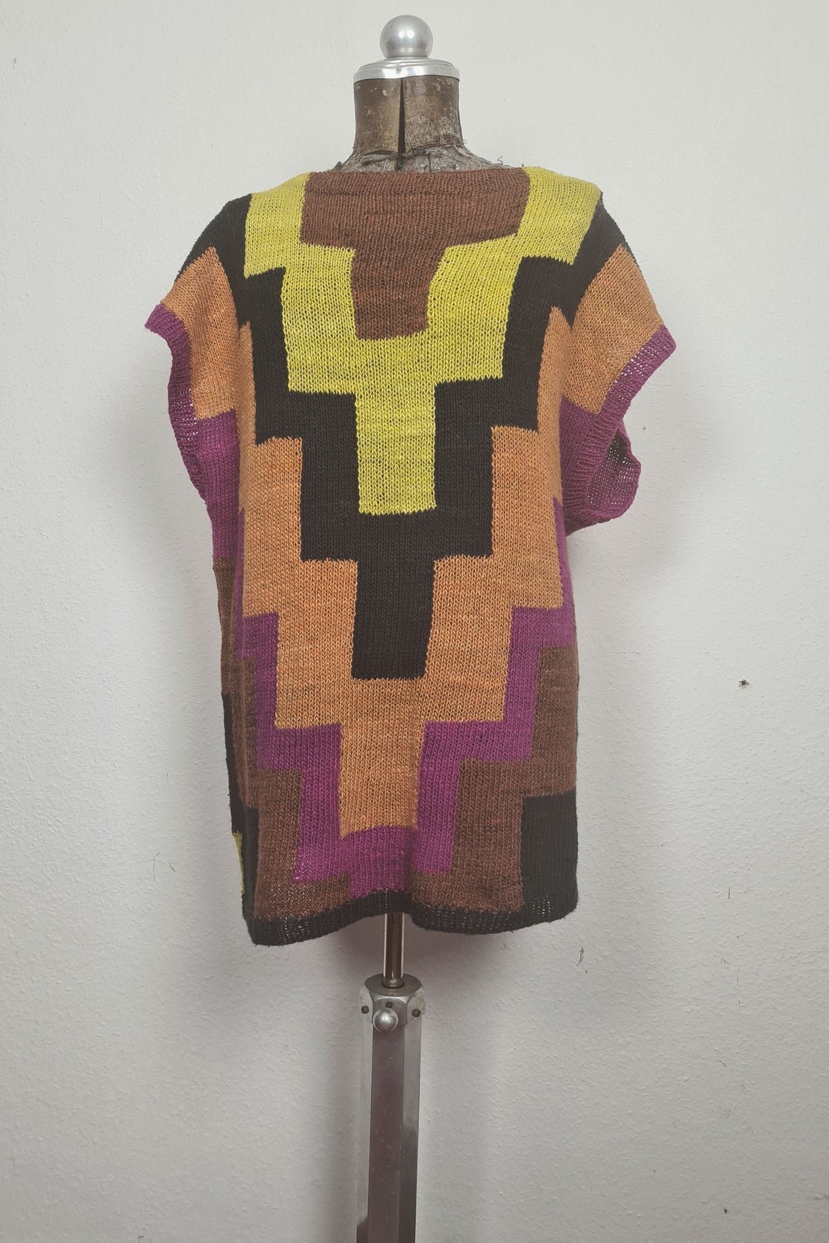 Tunika Menja, Strickmodell in einer weiteren Ansicht