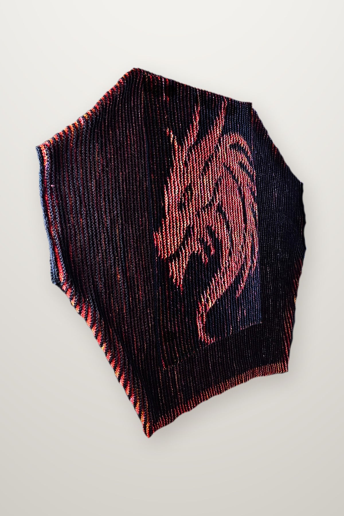 Weste Buried Fire- Drache, Strickmodell in einer weiteren Ansicht