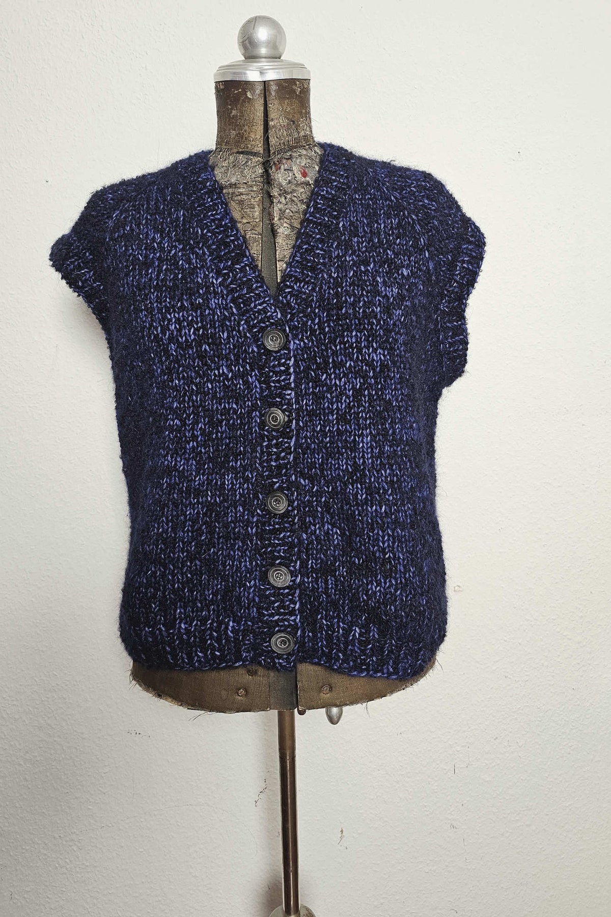 Weste Fate, Strickmodell in einer weiteren Ansicht